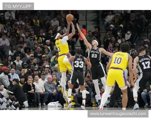 文班在移动中接球威胁显著马刺应加强战术调整以提升进攻效率